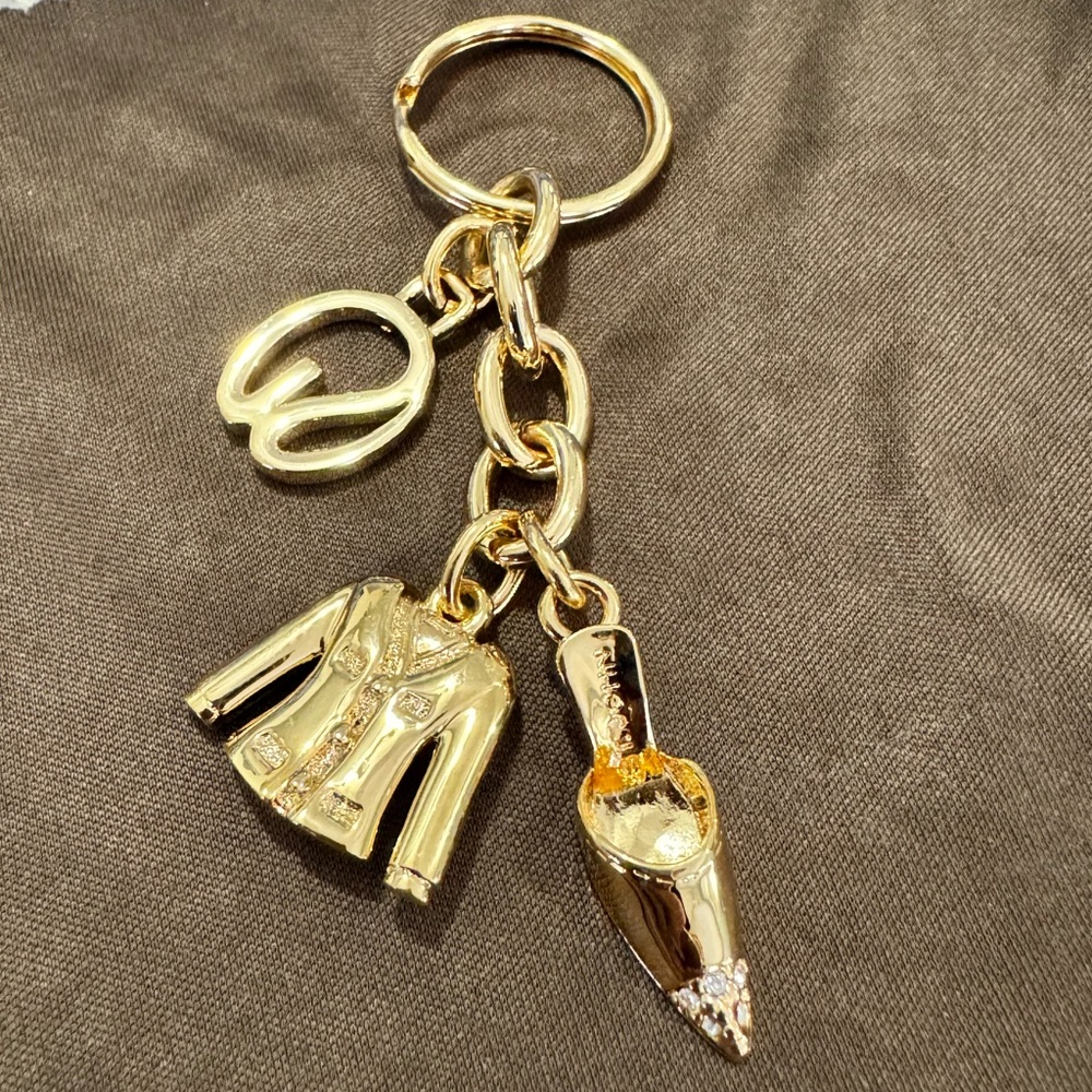 St. John key ring gold with shoe, jacket and signature charm